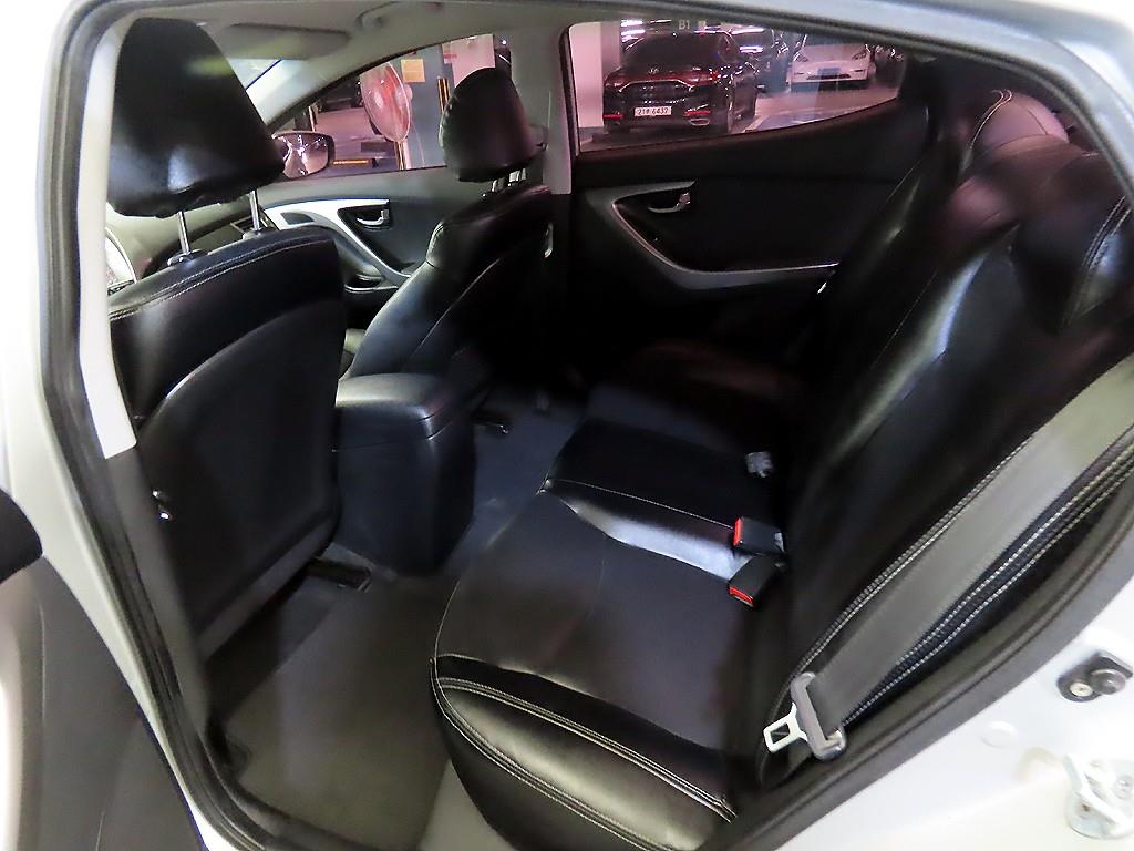 HYUNDAI Avante - Vista 7