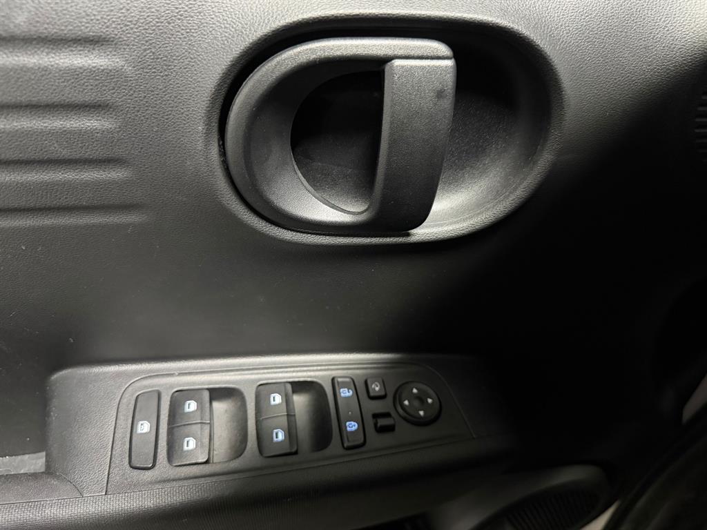 HYUNDAI Casper - Vista 10