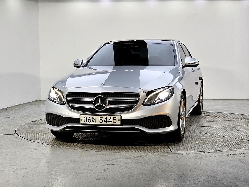 Mercedes Benz E class - Vista 2