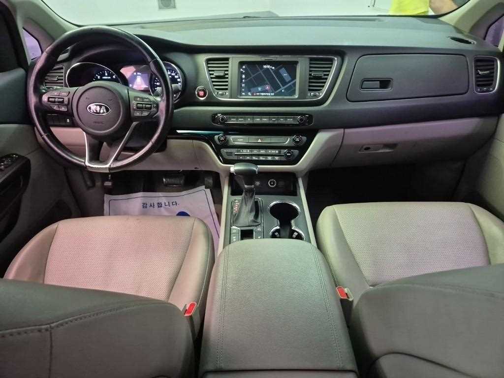 KIA Carnival - Vista 7
