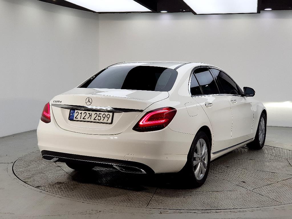 Mercedes Benz C Class - Vista 4