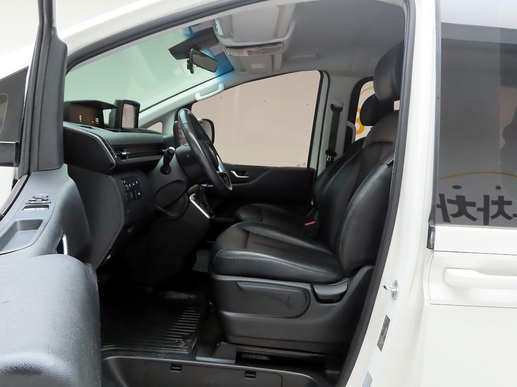 HYUNDAI Staria - Vista 12