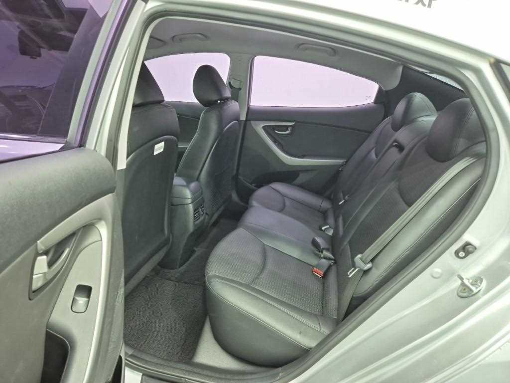 HYUNDAI Avante - Vista 12