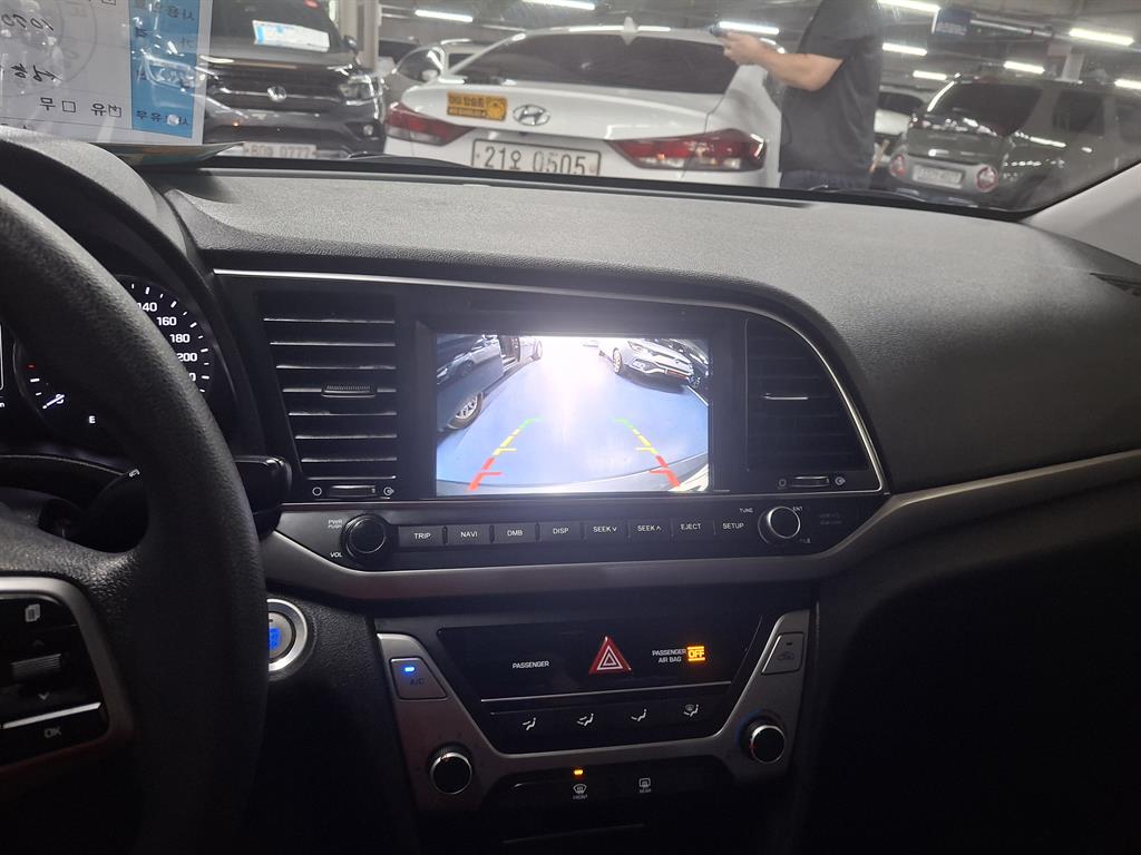HYUNDAI Avante - Vista 7