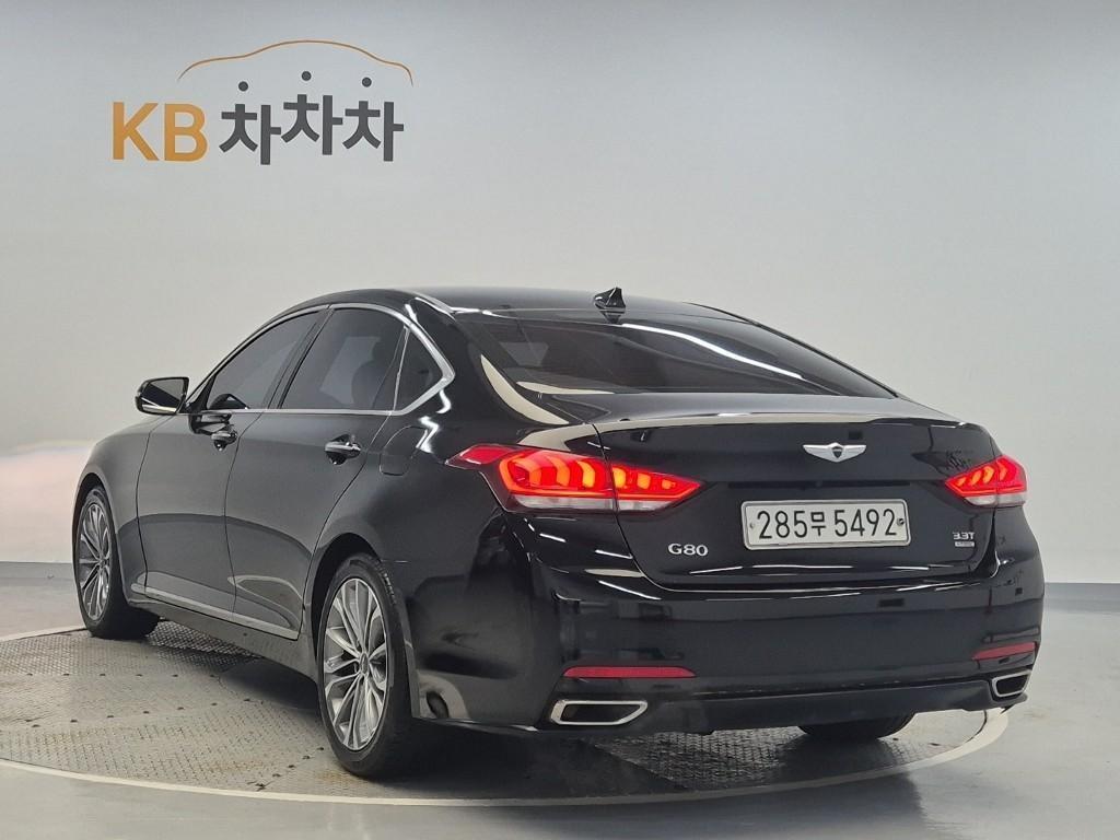 HYUNDAI Genesis - Vista 2