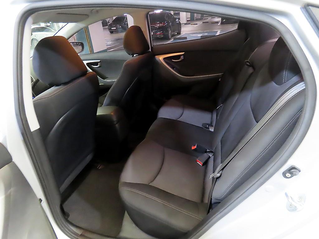HYUNDAI Avante - Vista 7