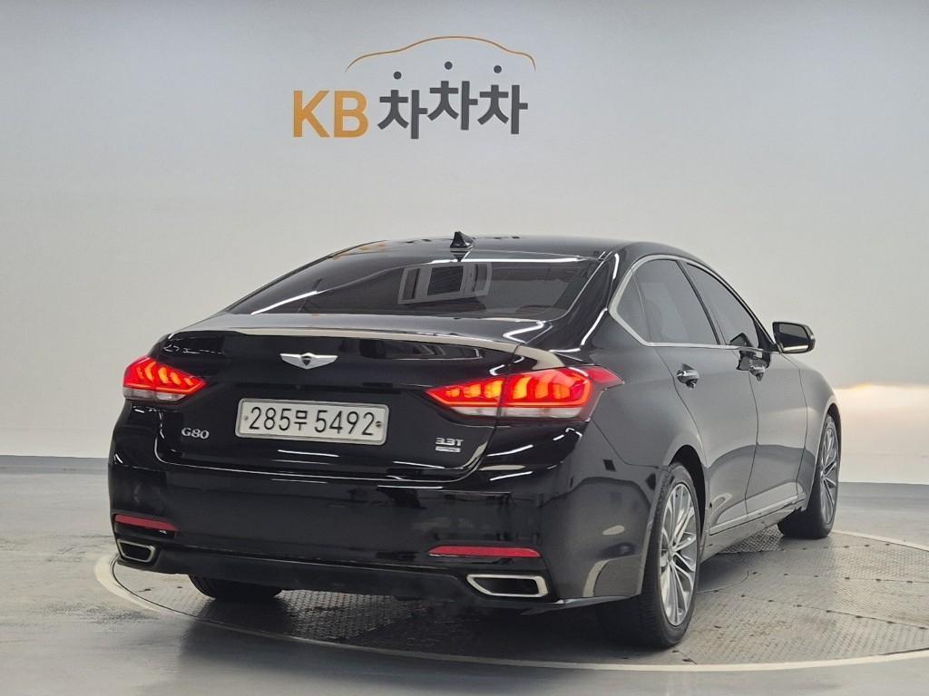 HYUNDAI Genesis - Vista 3