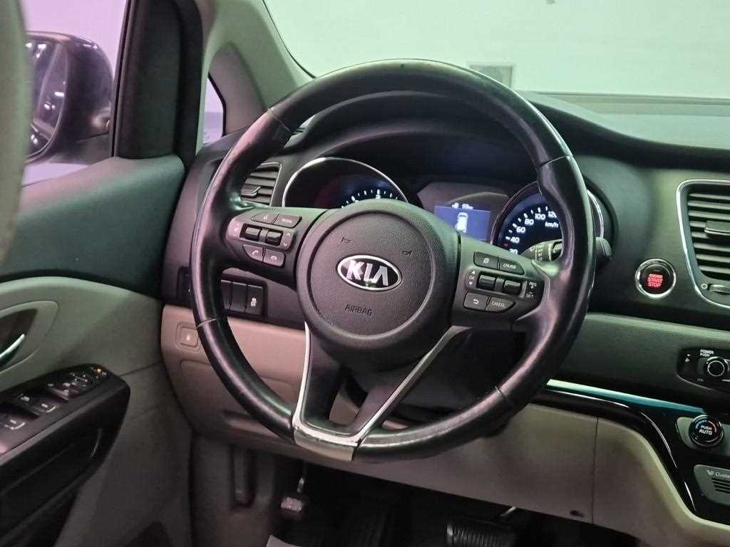 KIA Carnival - Vista 9