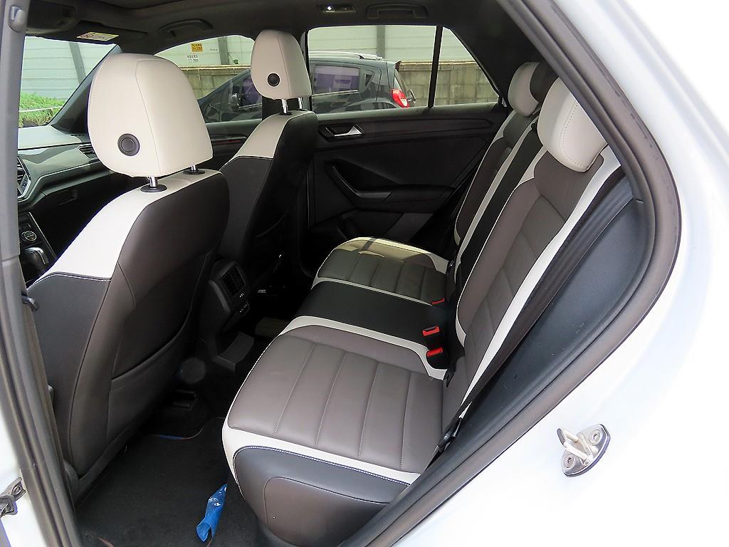 Volkswagen T-Roc - Vista 6
