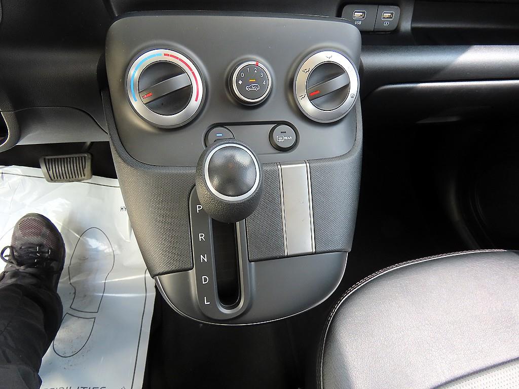 HYUNDAI Casper - Vista 10