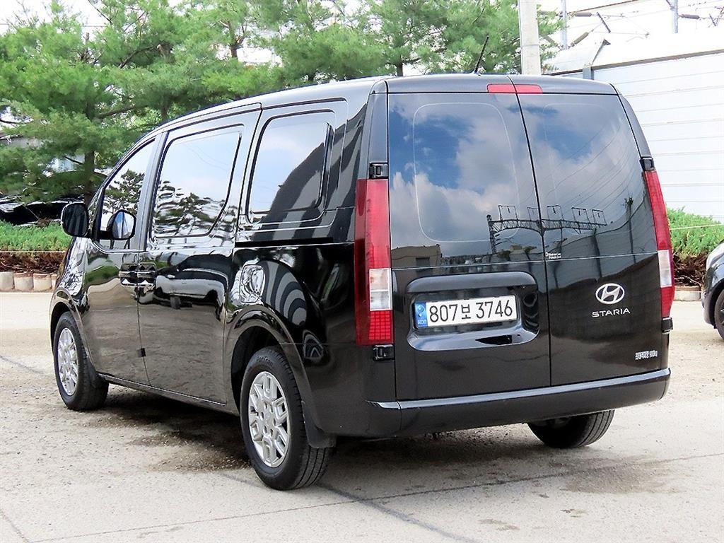 HYUNDAI Staria - Vista 4