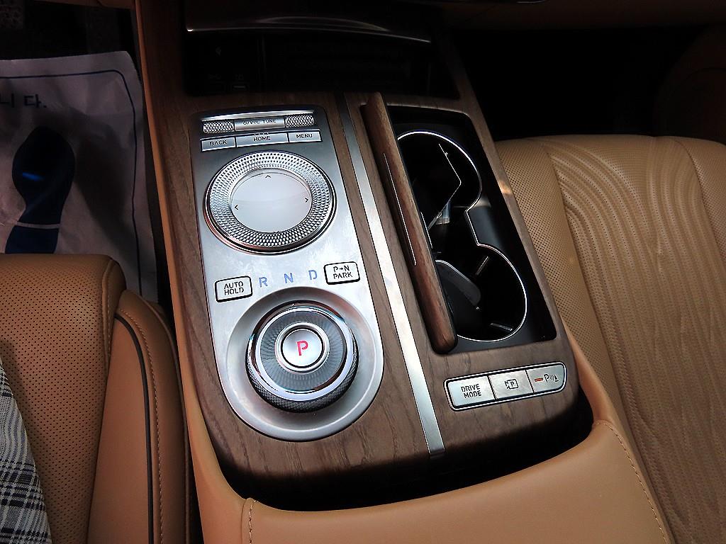 Genesis G80 - Vista 10