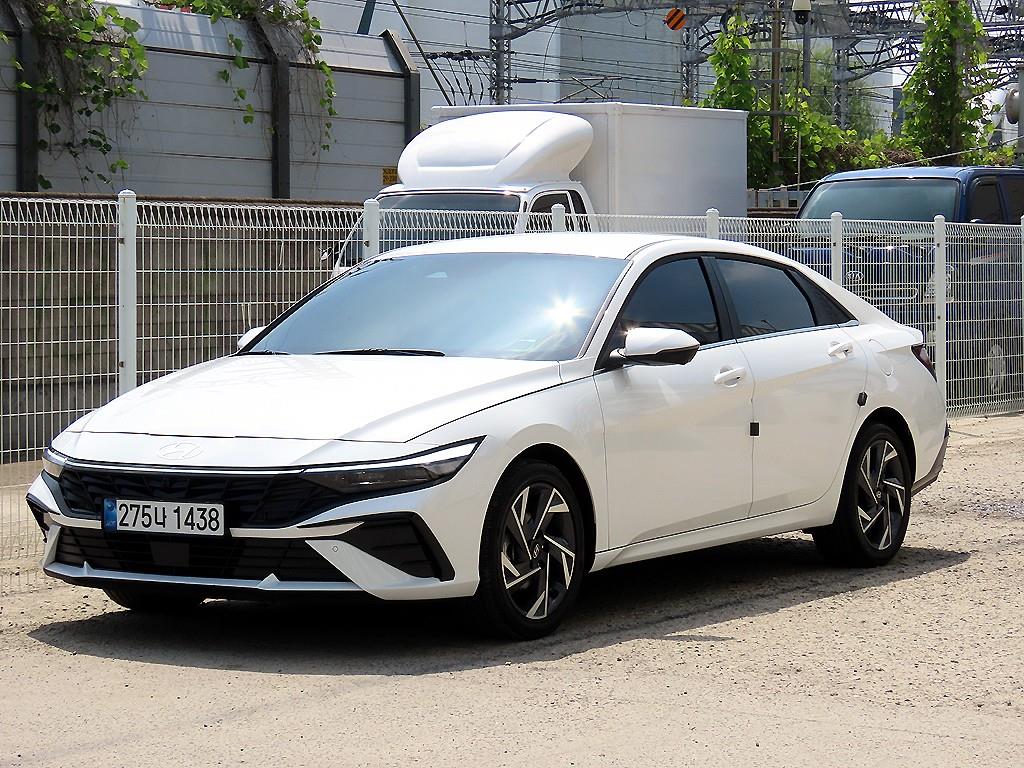 HYUNDAI Avante - Vista 2
