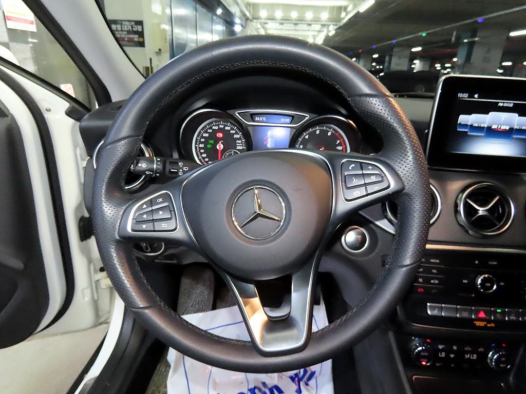 Mercedes Benz GLA Class - Vista 8