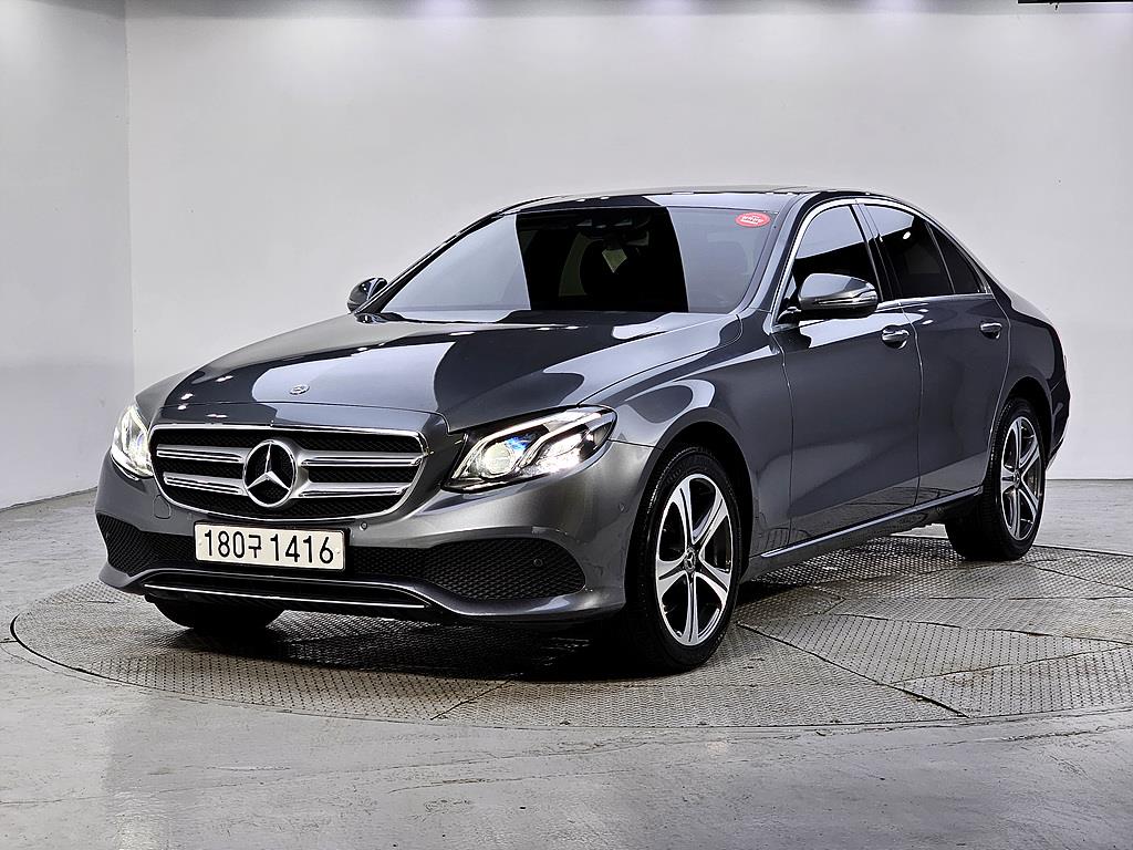 Mercedes Benz E class 2018 Gris - Importación desde Corea - HF Imports Iquique - Foto 1