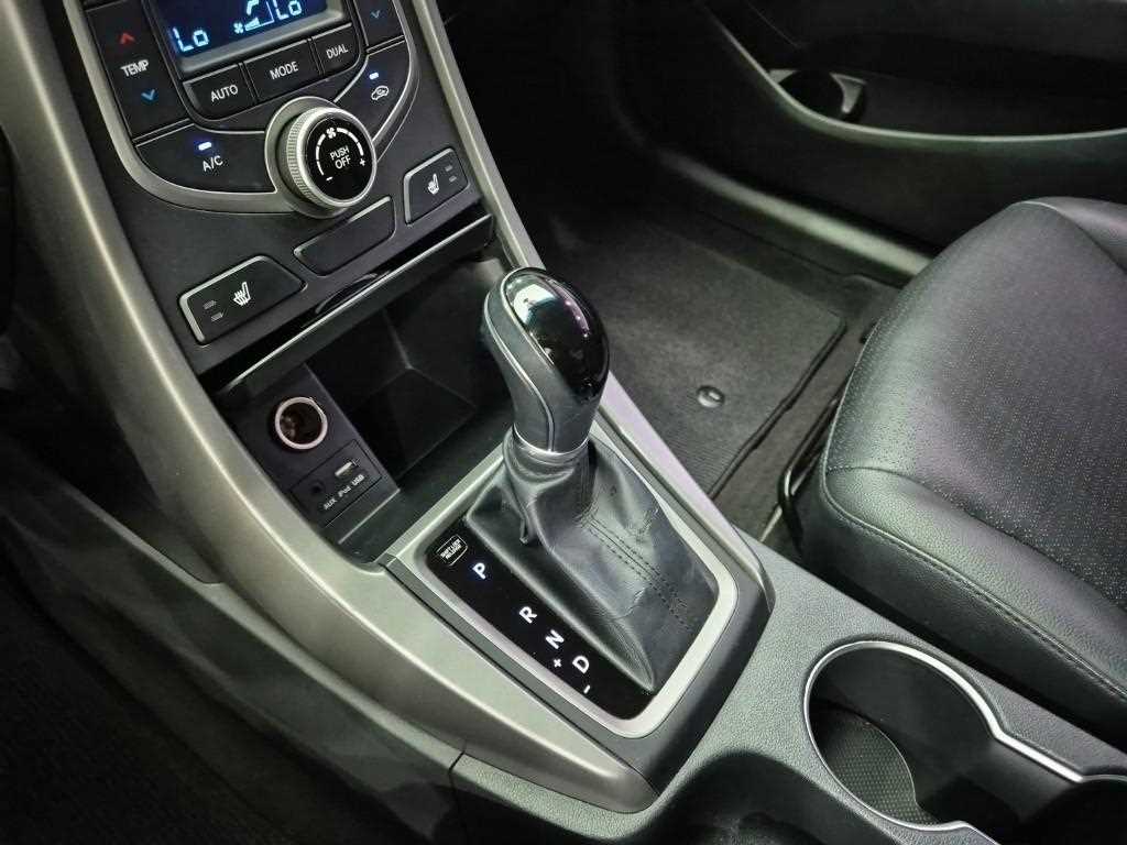 HYUNDAI Avante - Vista 8