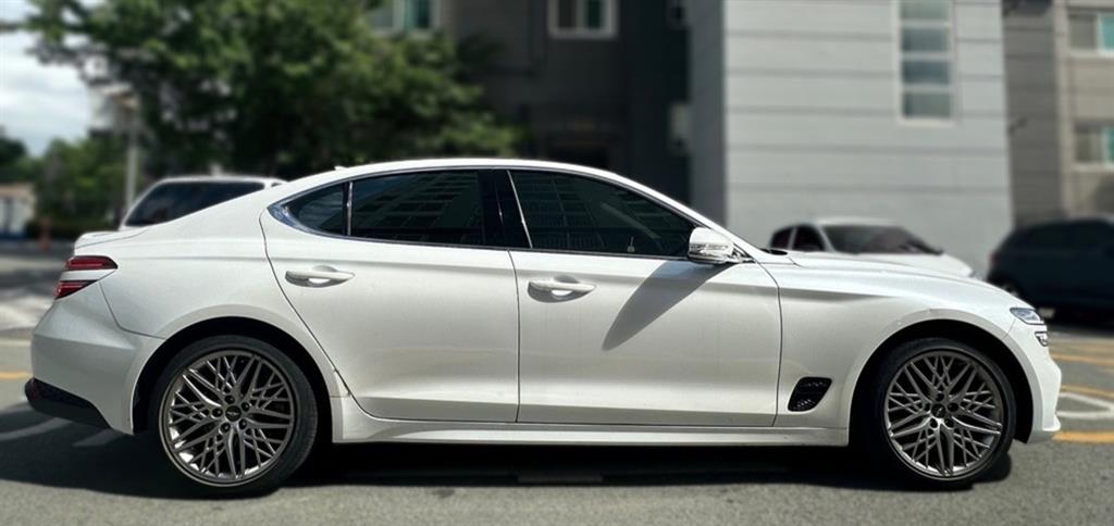 Genesis G70 - Vista 5