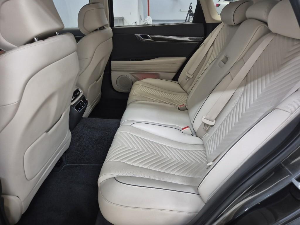Genesis G80 - Vista 12