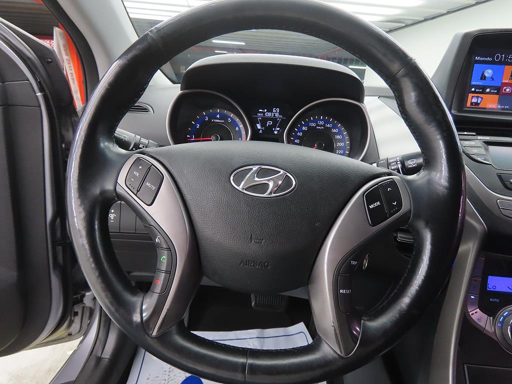 HYUNDAI Avante - Vista 8