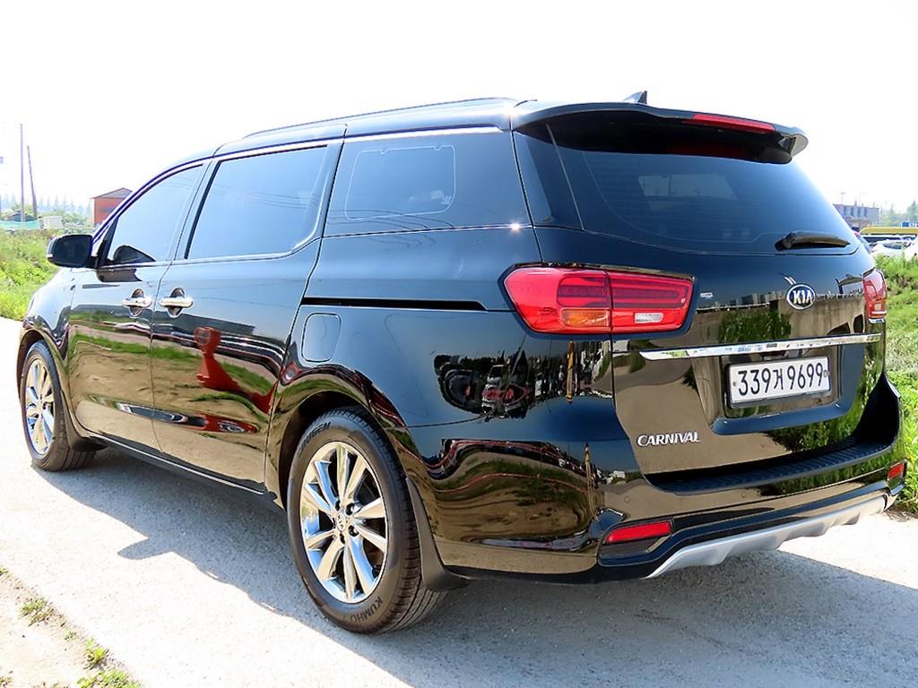 KIA Carnival - Vista 3