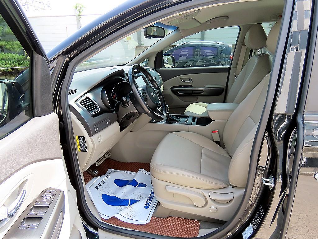 KIA Carnival - Vista 5
