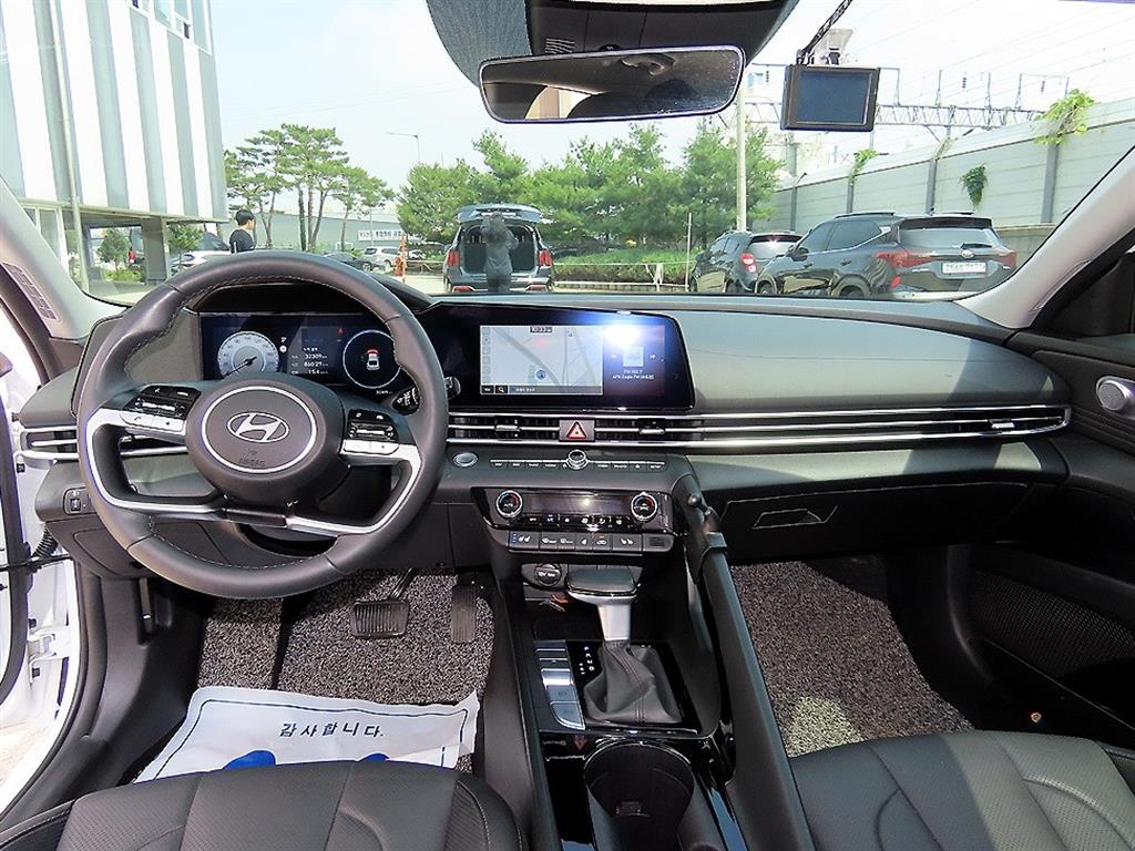 HYUNDAI Avante - Vista 7