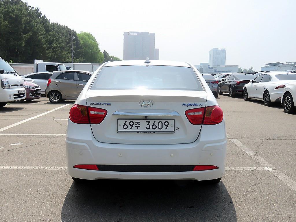 HYUNDAI Avante - Vista 3