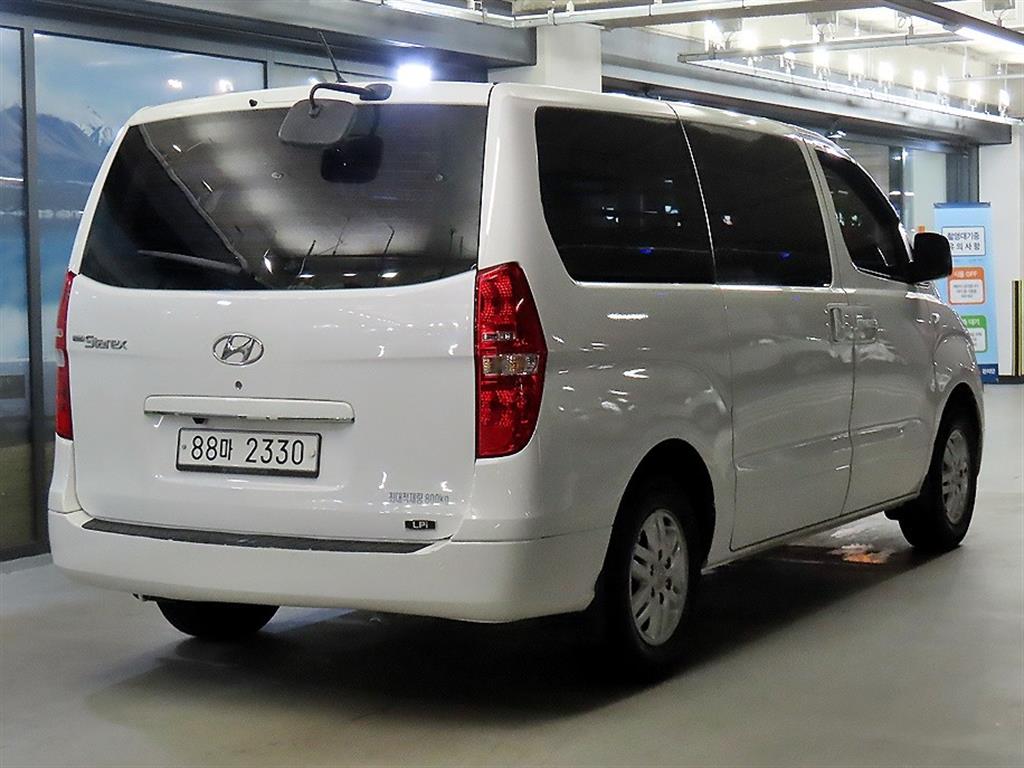 HYUNDAI Starex - Vista 4