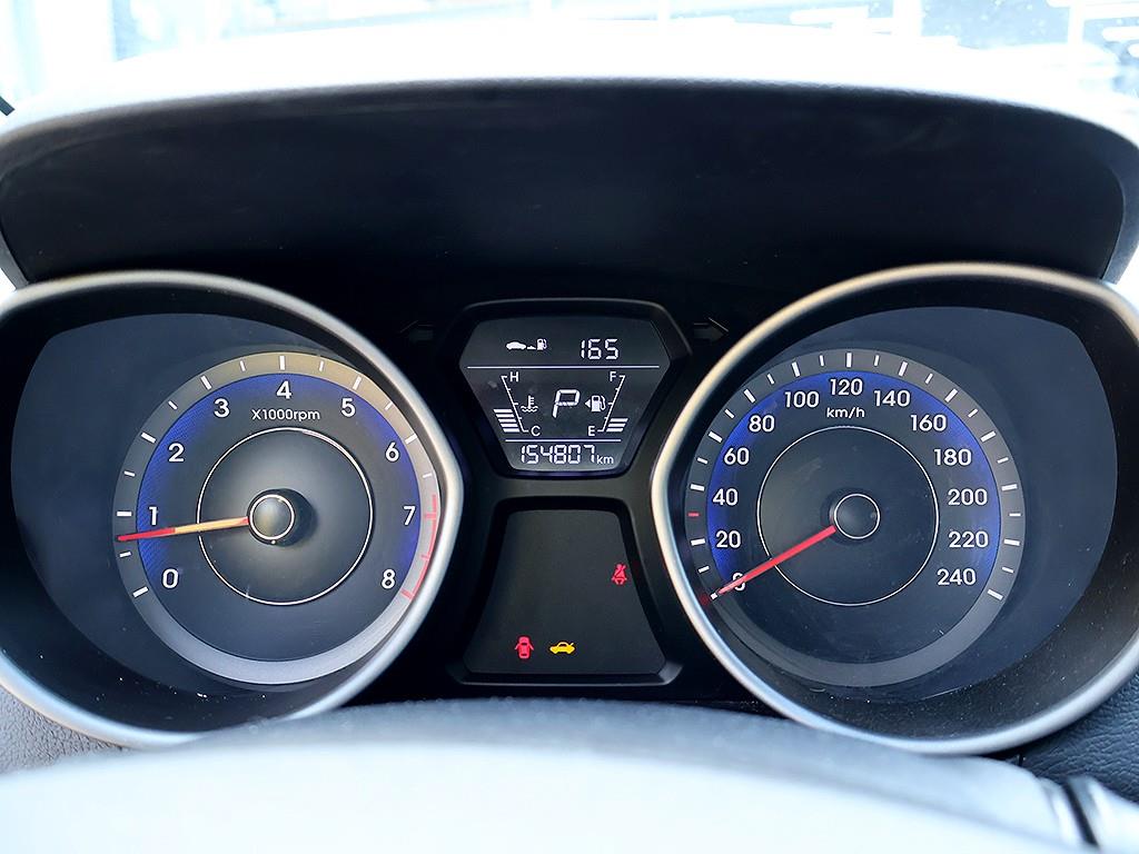 HYUNDAI Avante - Vista 11