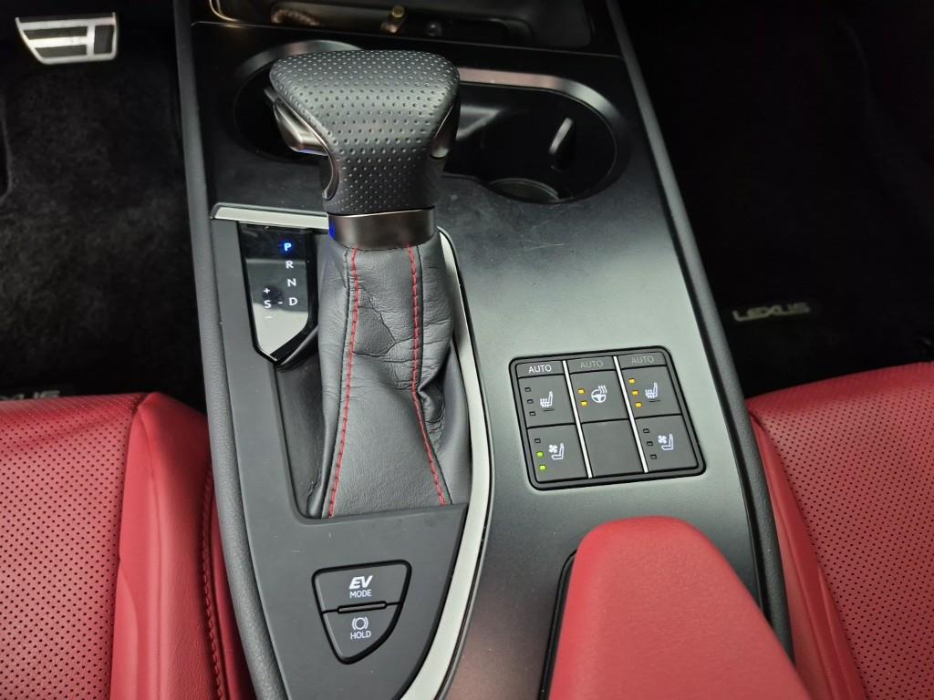 Lexus UX - Vista 8