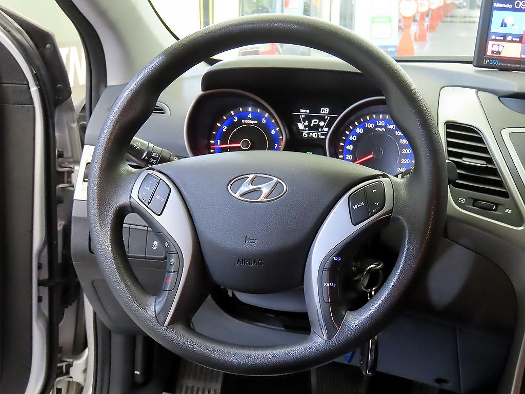 HYUNDAI Avante - Vista 8