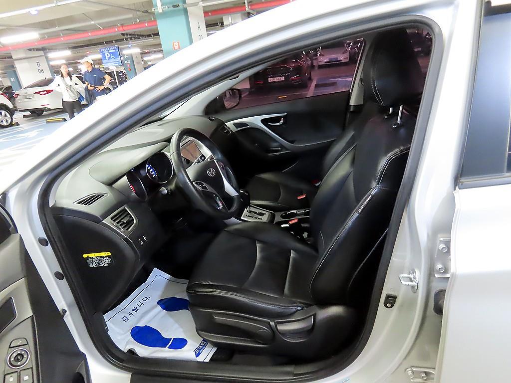 HYUNDAI Avante - Vista 6