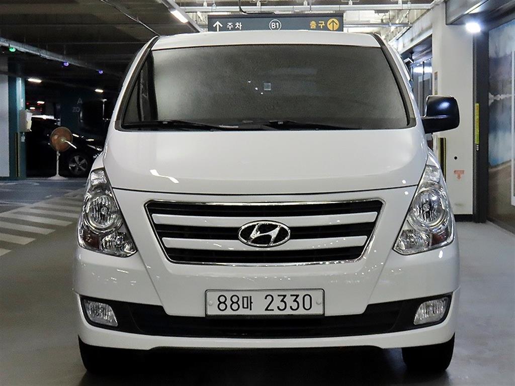 HYUNDAI Starex - Vista 2