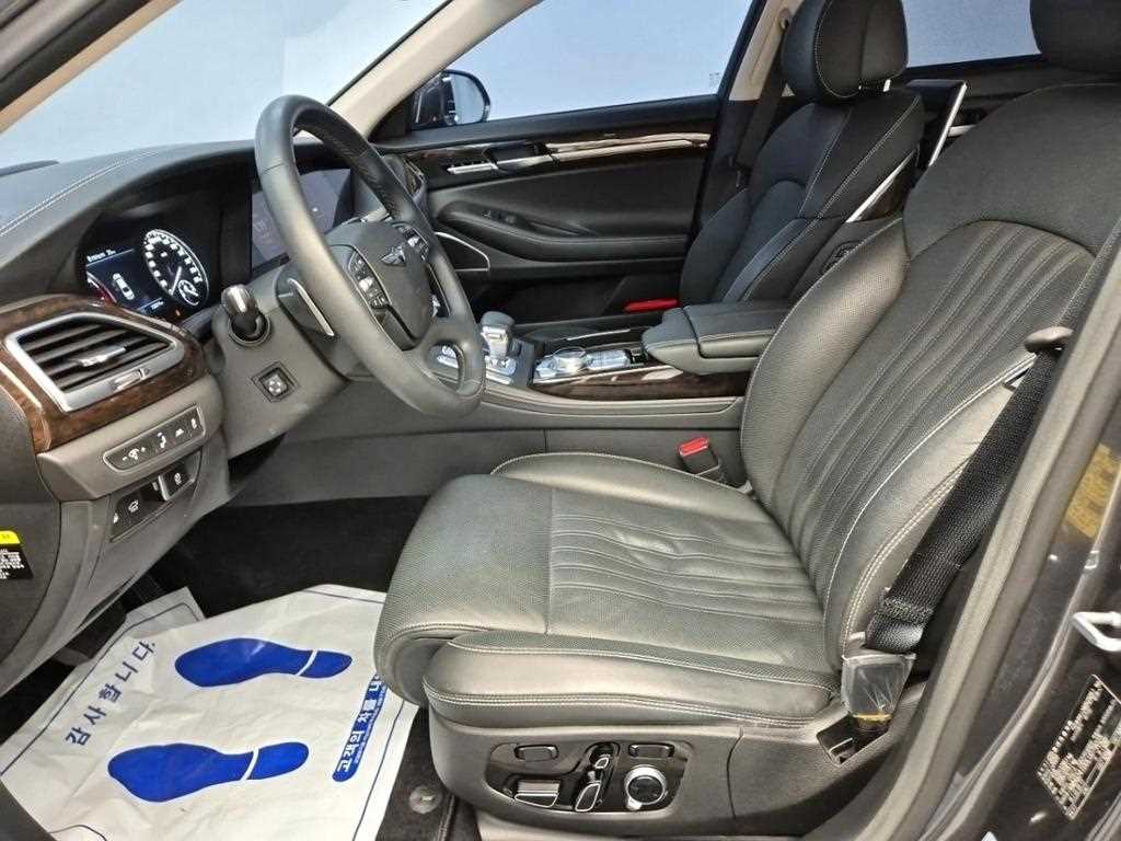 Genesis G90 - Vista 10