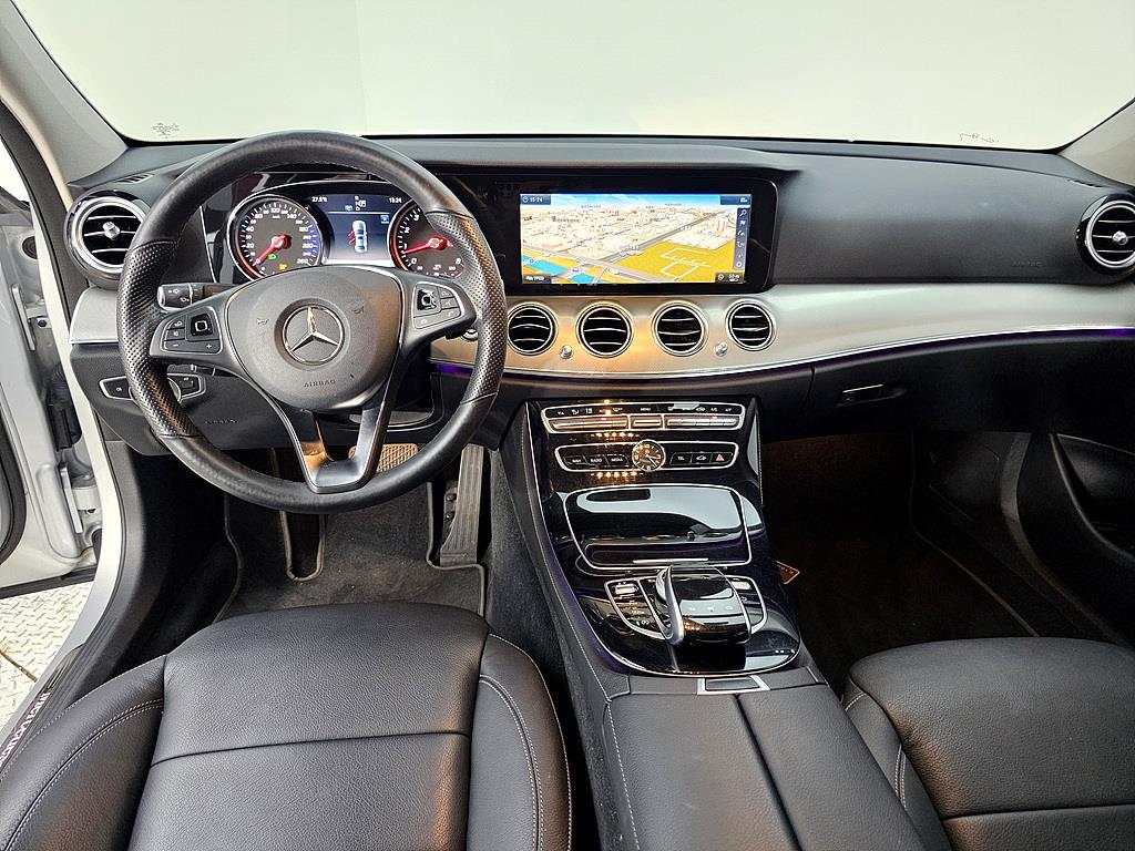 Mercedes Benz E class - Vista 5