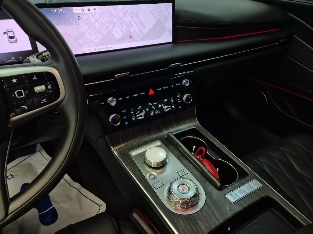 Genesis G80 - Vista 10