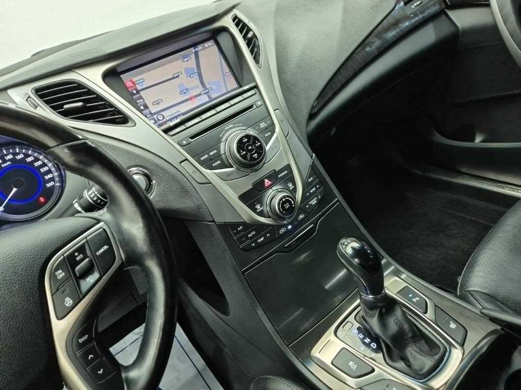 HYUNDAI Grandeur - Vista 10