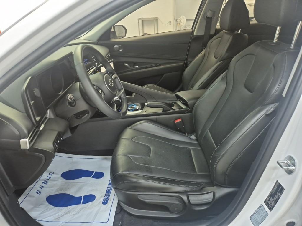 HYUNDAI Avante - Vista 11