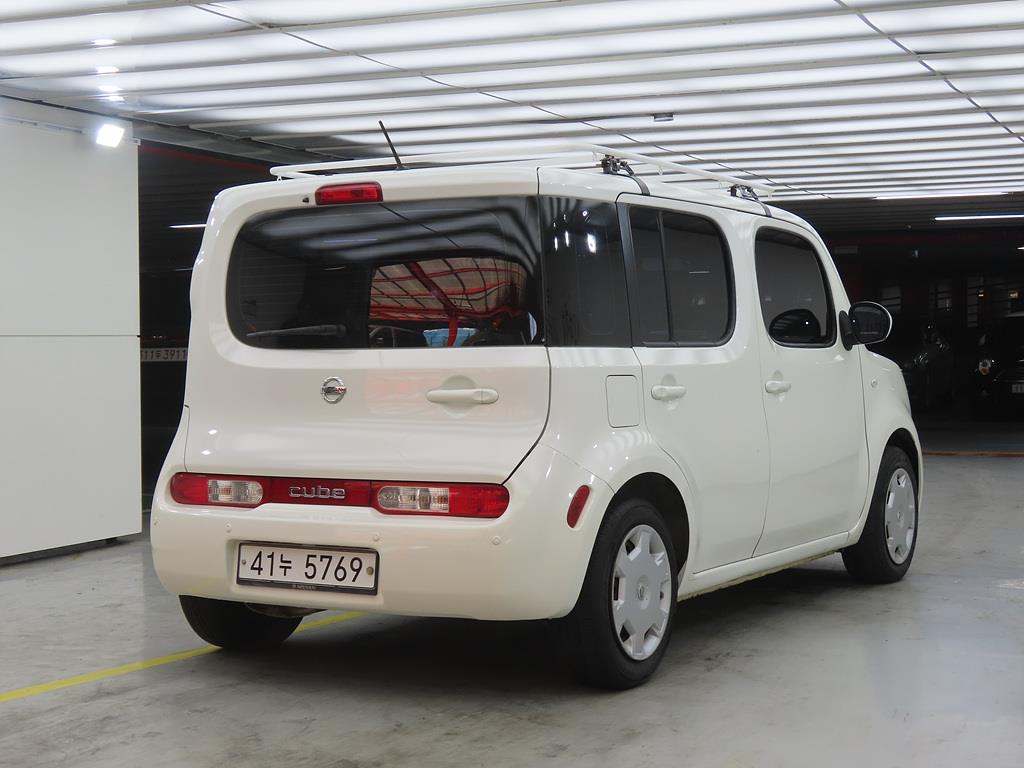 Nissan Cube - Vista 4