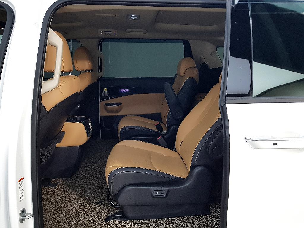 KIA Carnival - Vista 9