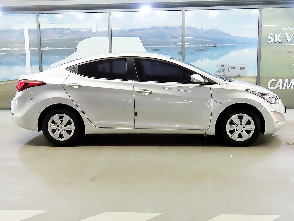 HYUNDAI Avante - Vista 3