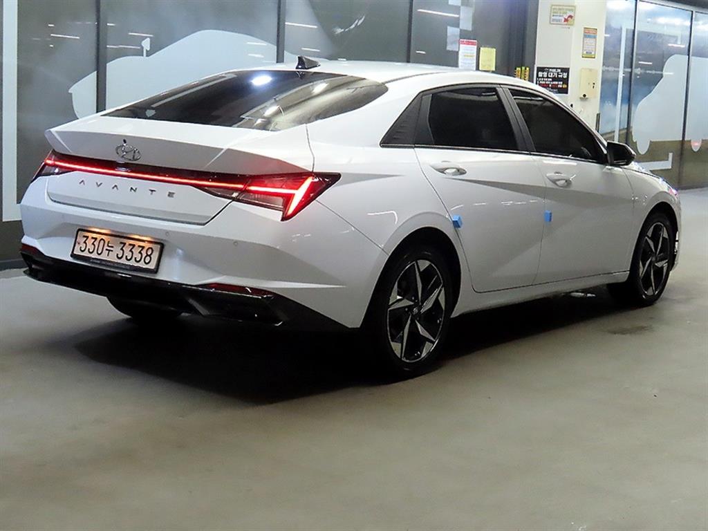 HYUNDAI Avante - Vista 4