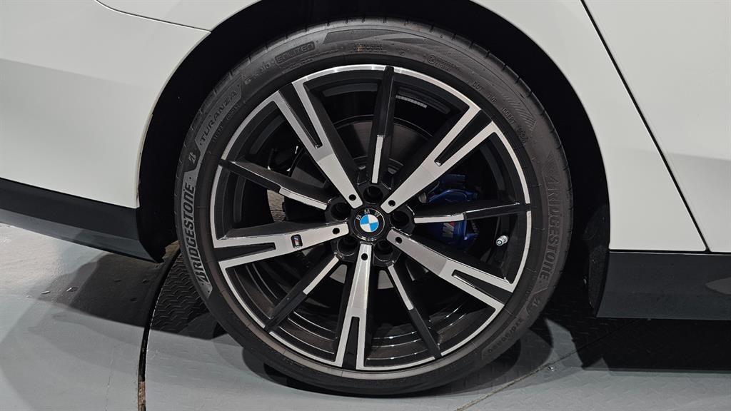 BMW 5 Series - Vista 5