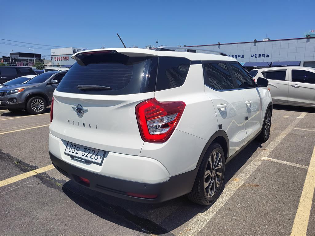 Ssangyong Tivoli - Vista 3