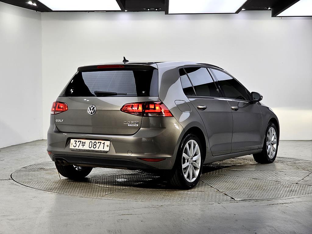 Volkswagen Golf - Vista 4
