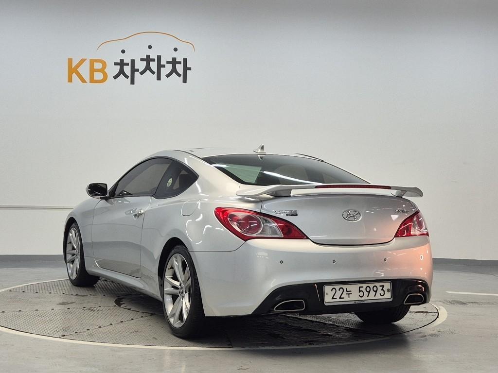 HYUNDAI Genesis - Vista 2