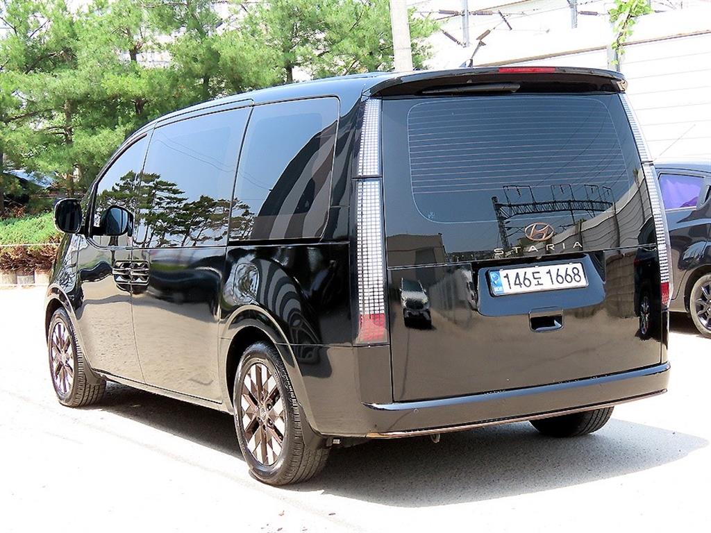 HYUNDAI Staria - Vista 3