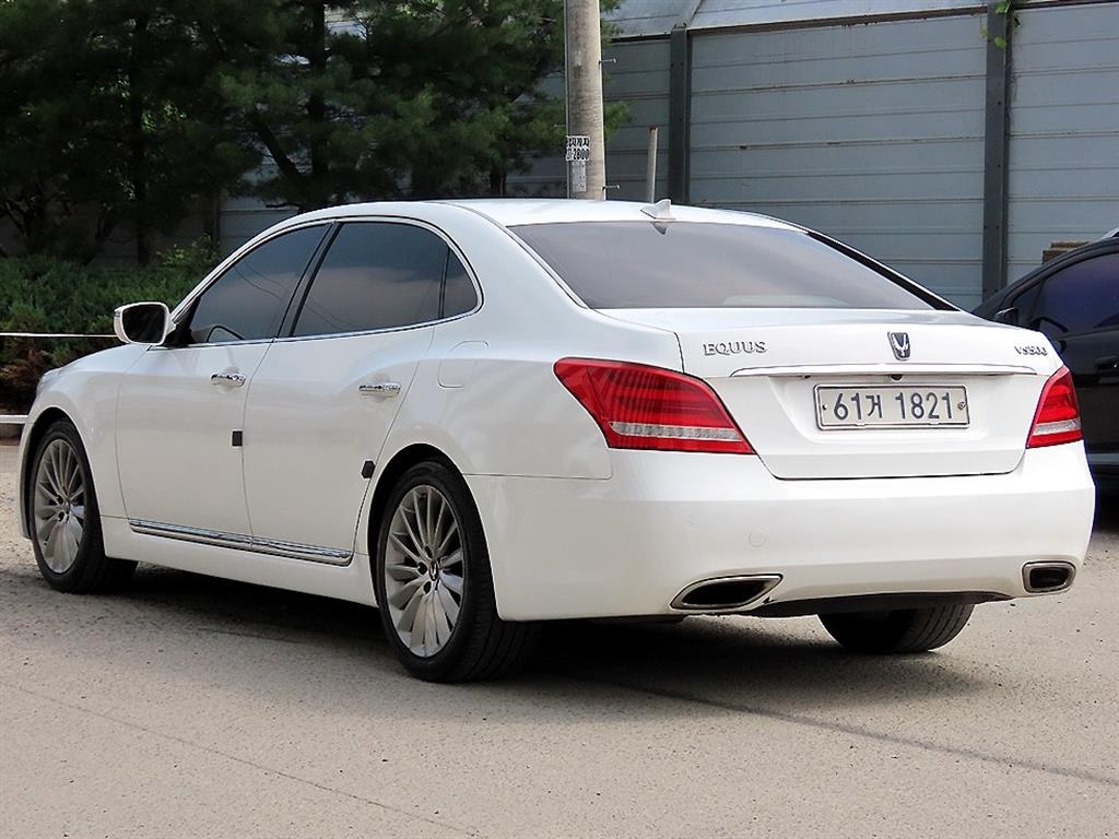HYUNDAI Equus - Vista 3