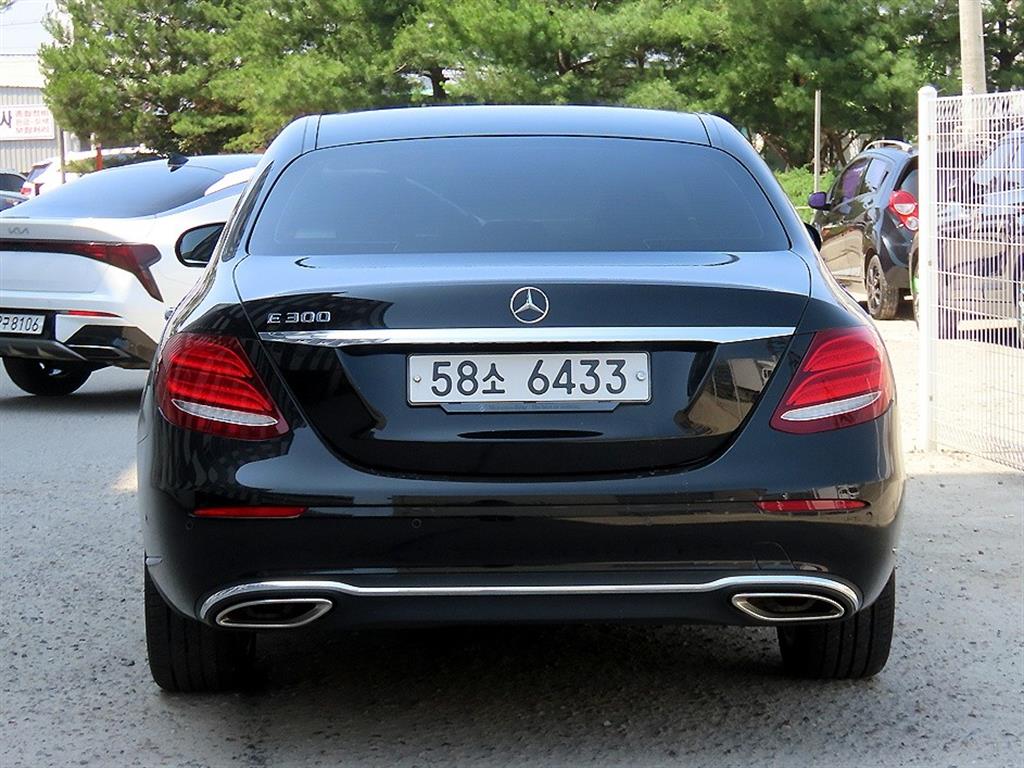 Mercedes Benz E class - Vista 4
