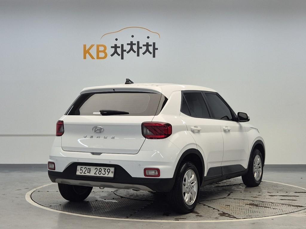 HYUNDAI Venue - Vista 3